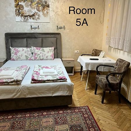 Sobe Sa Sopstvenim Kupatilom Private Rooms Bathroom In Center Novi Sad Eksteriør billede