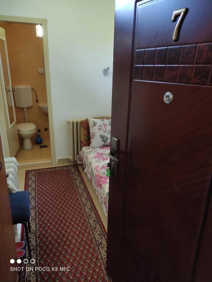 Sobe Sa Sopstvenim Kupatilom Private Rooms Bathroom In Center Novi Sad Eksteriør billede