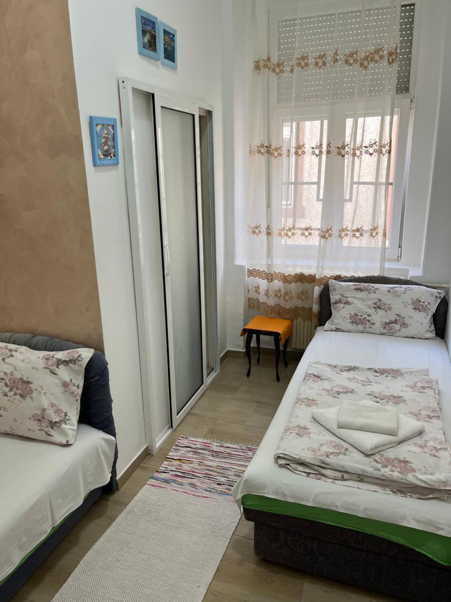 Sobe Sa Sopstvenim Kupatilom Private Rooms Bathroom In Center Novi Sad Eksteriør billede