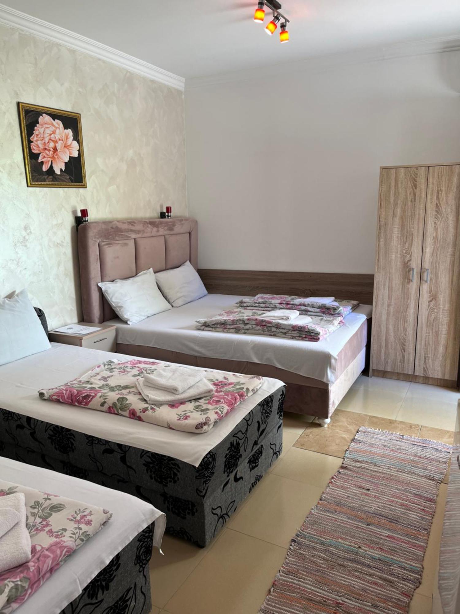 Sobe Sa Sopstvenim Kupatilom Private Rooms Bathroom In Center Novi Sad Eksteriør billede
