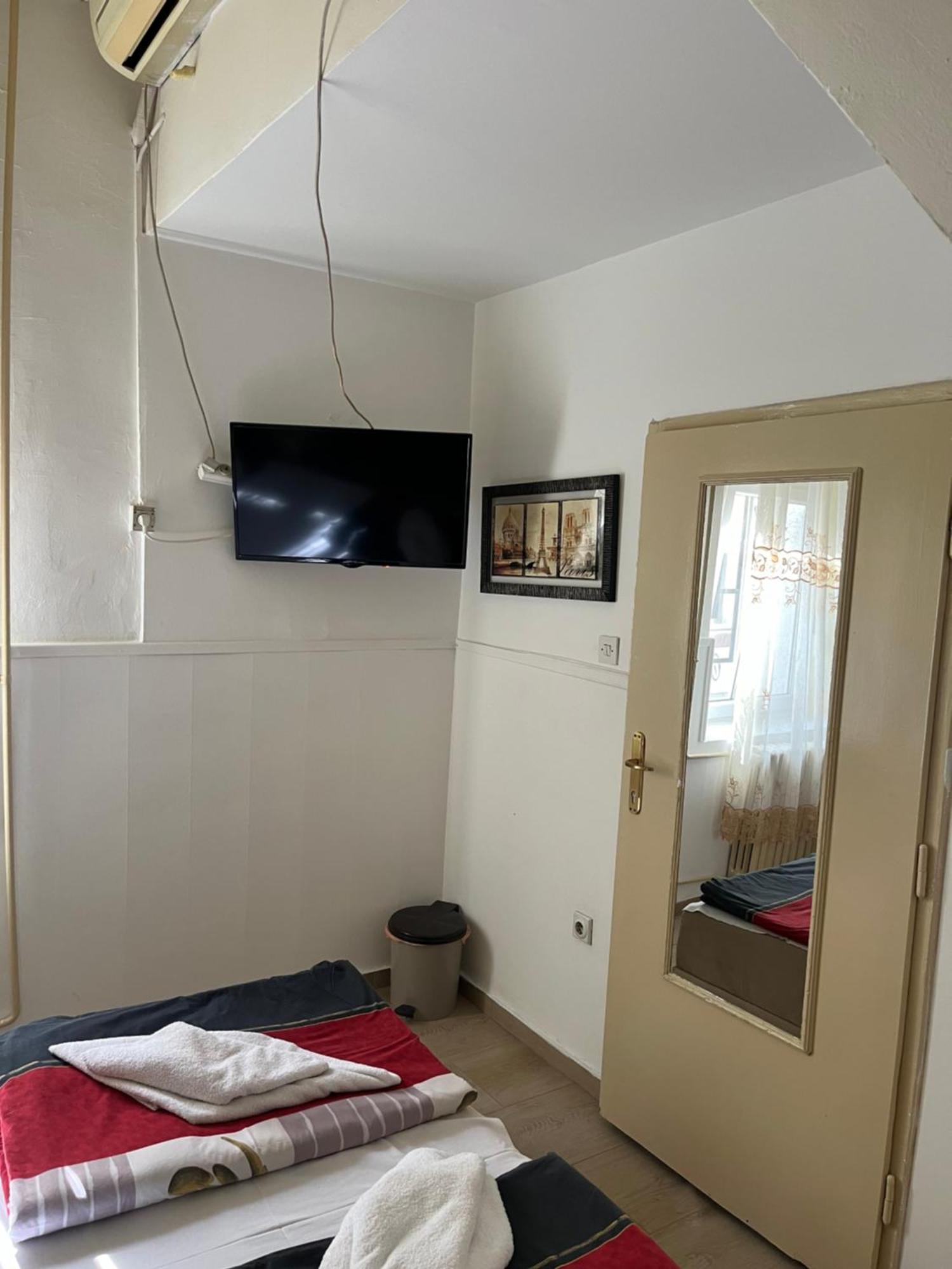 Sobe Sa Sopstvenim Kupatilom Private Rooms Bathroom In Center Novi Sad Eksteriør billede