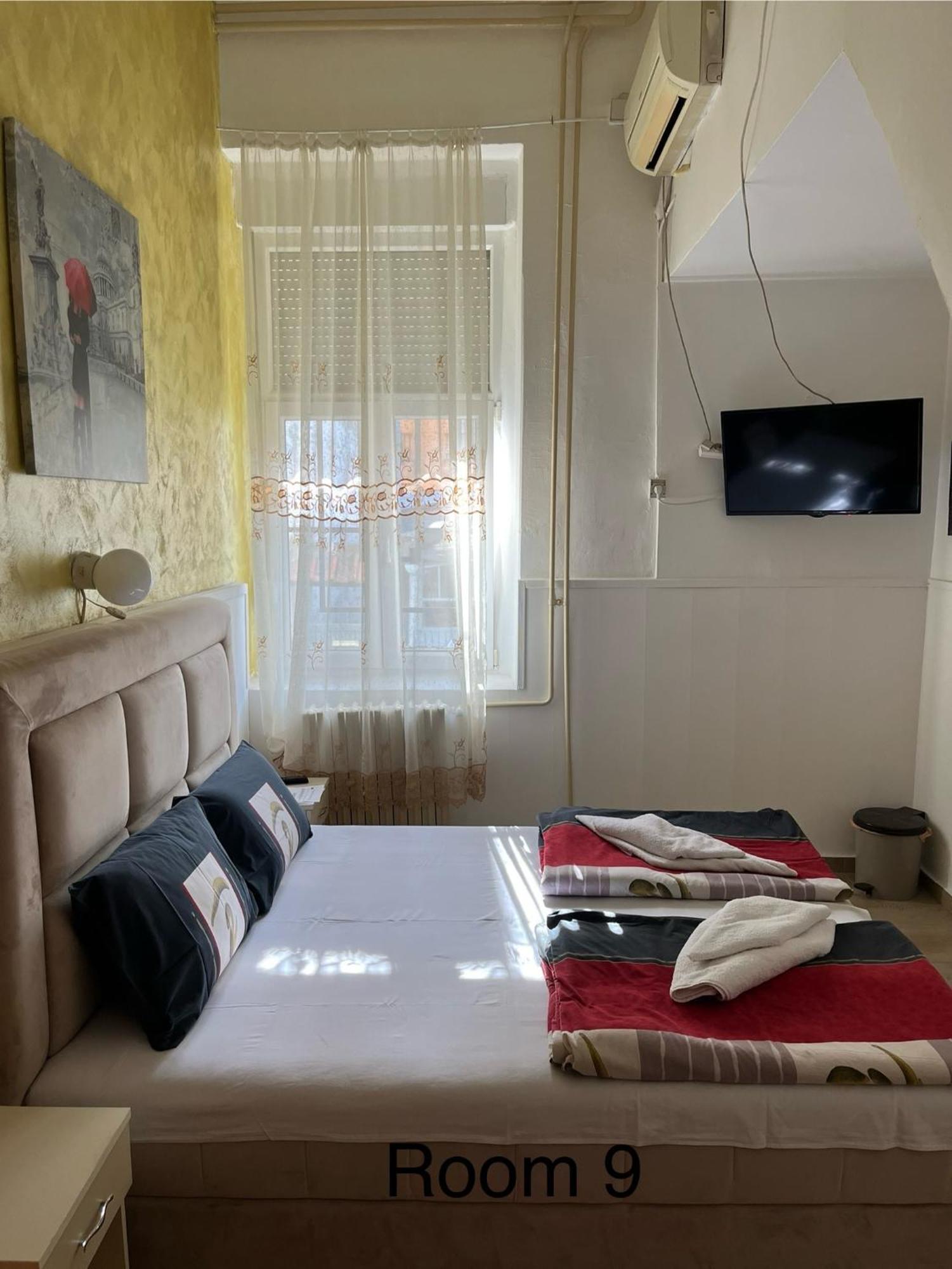 Sobe Sa Sopstvenim Kupatilom Private Rooms Bathroom In Center Novi Sad Eksteriør billede