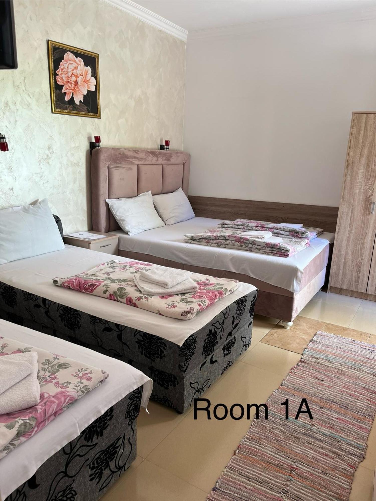 Sobe Sa Sopstvenim Kupatilom Private Rooms Bathroom In Center Novi Sad Eksteriør billede