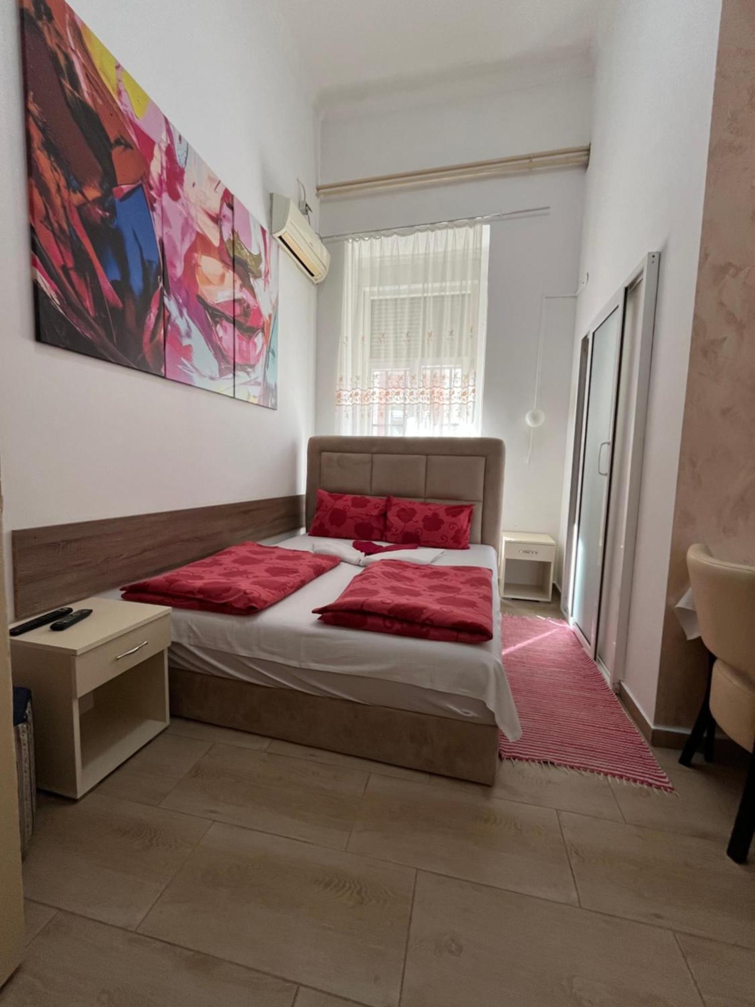 Sobe Sa Sopstvenim Kupatilom Private Rooms Bathroom In Center Novi Sad Eksteriør billede