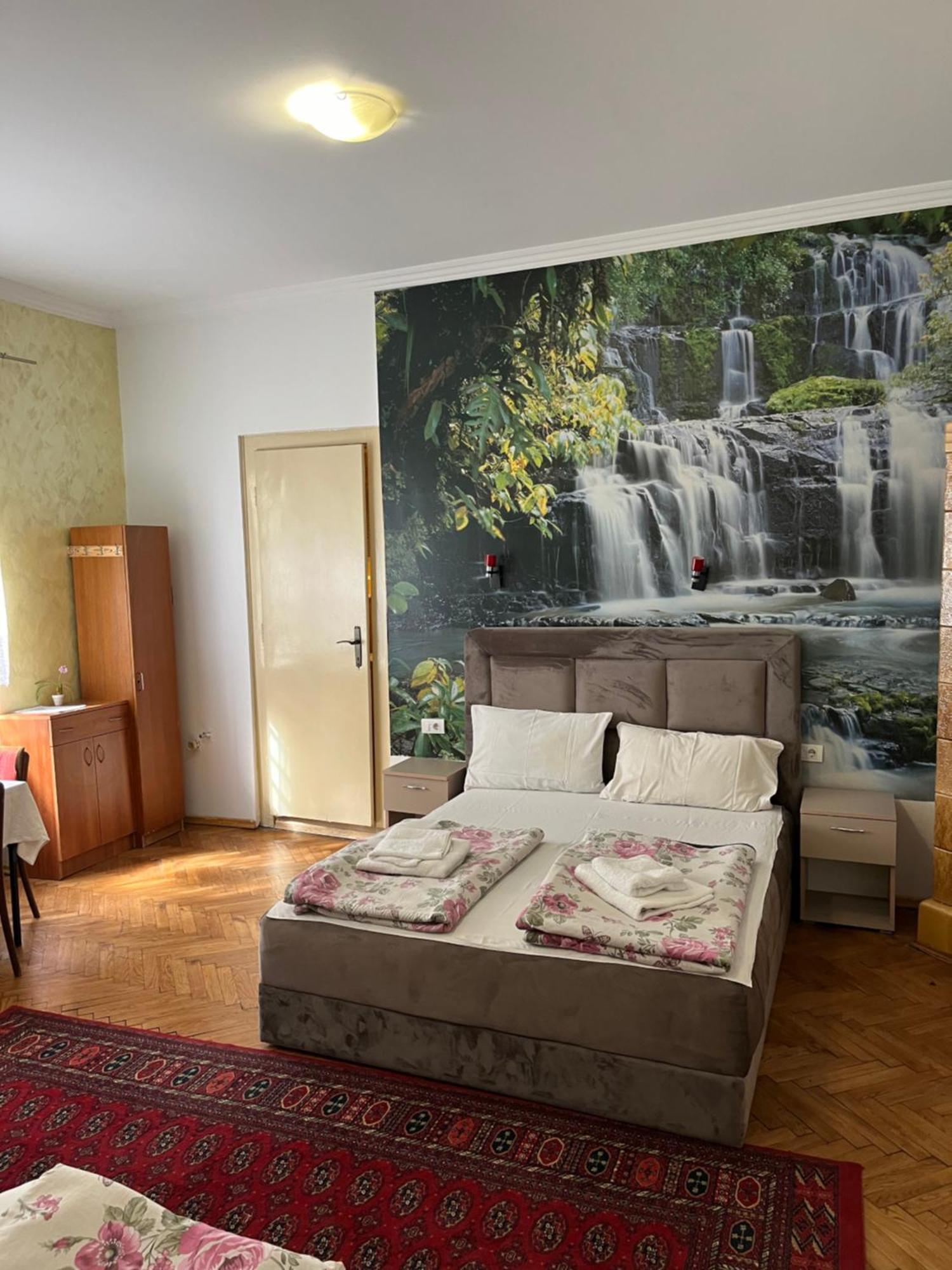 Sobe Sa Sopstvenim Kupatilom Private Rooms Bathroom In Center Novi Sad Eksteriør billede