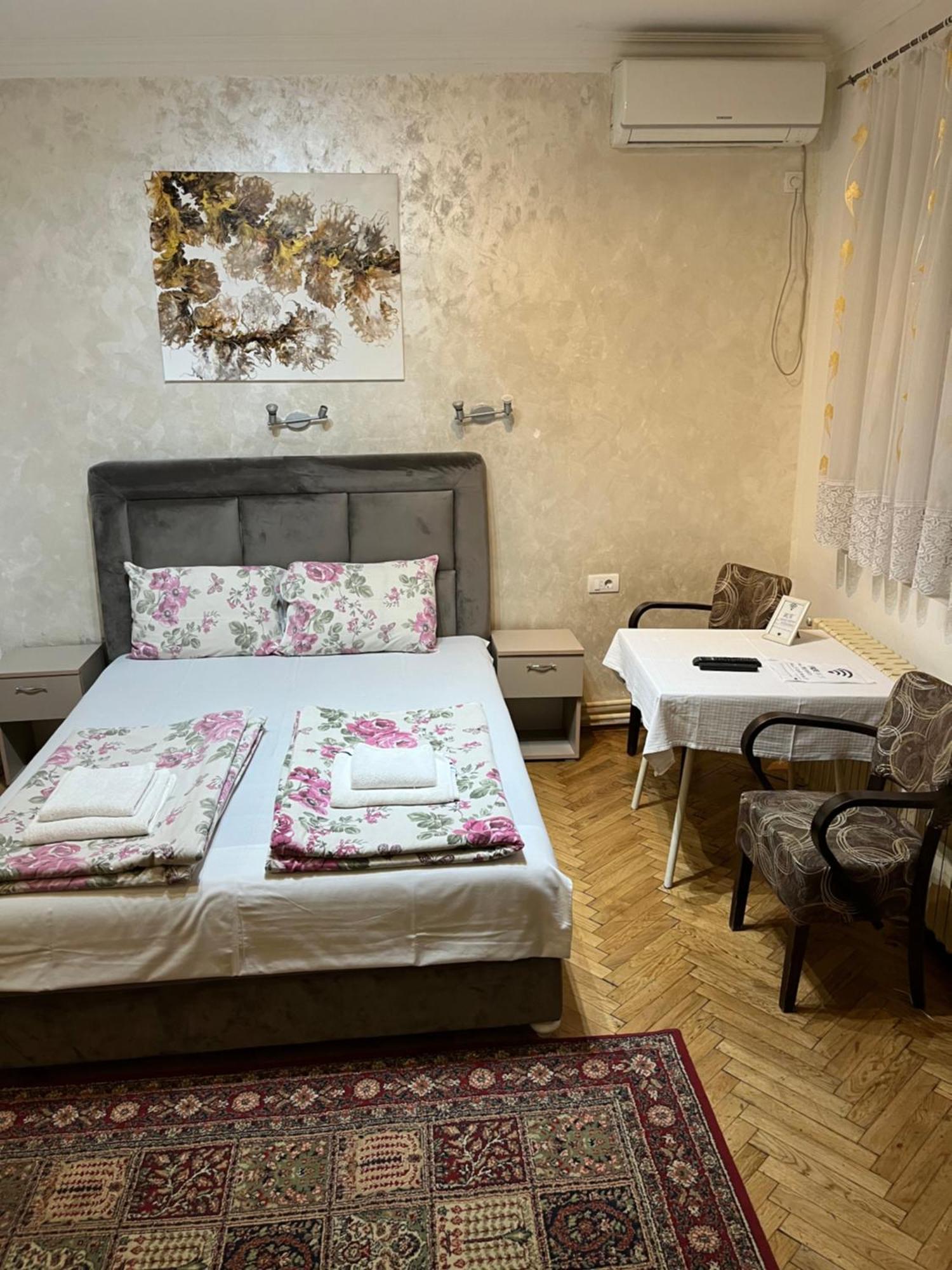 Sobe Sa Sopstvenim Kupatilom Private Rooms Bathroom In Center Novi Sad Eksteriør billede