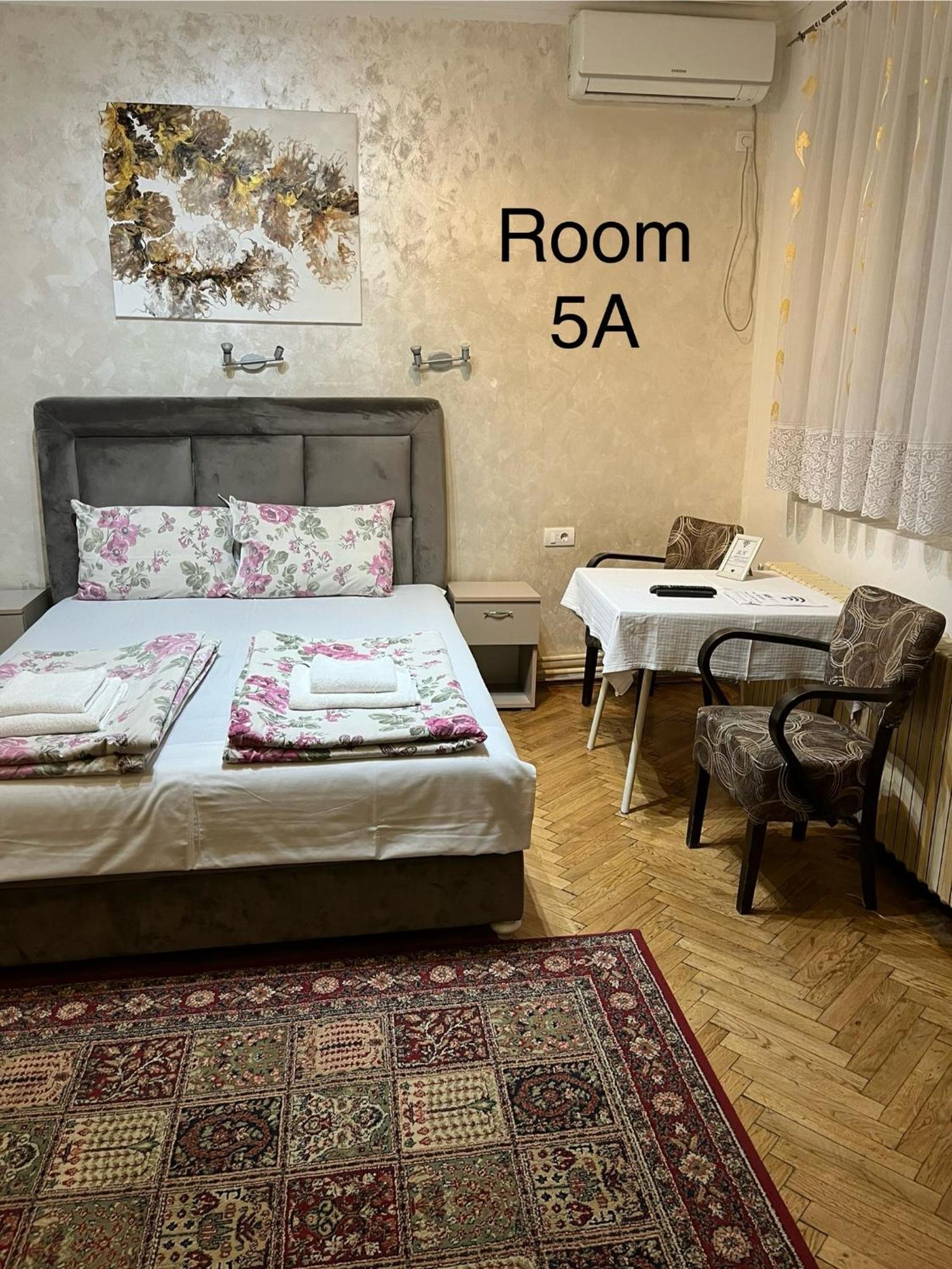 Sobe Sa Sopstvenim Kupatilom Private Rooms Bathroom In Center Novi Sad Eksteriør billede