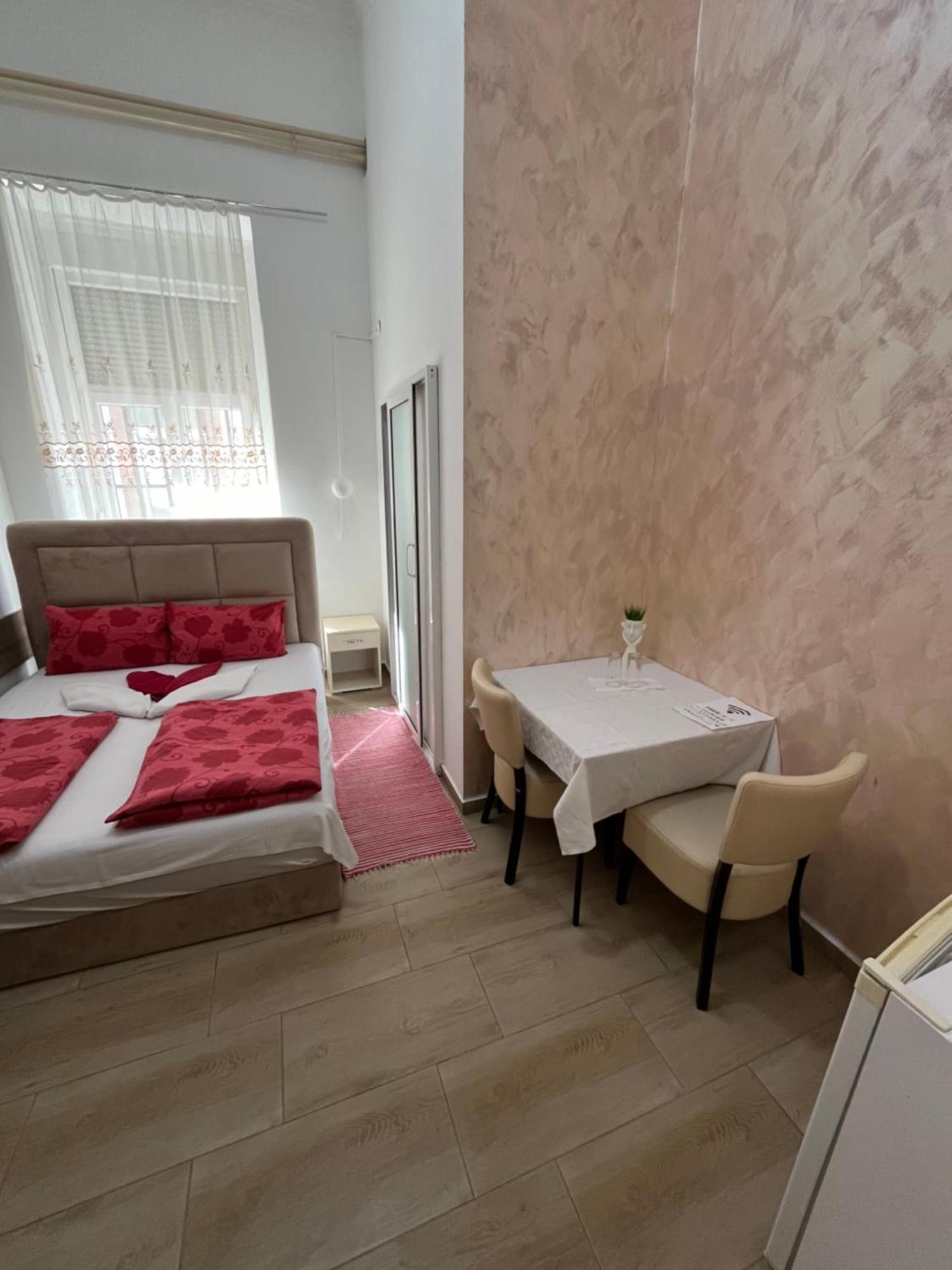 Sobe Sa Sopstvenim Kupatilom Private Rooms Bathroom In Center Novi Sad Eksteriør billede